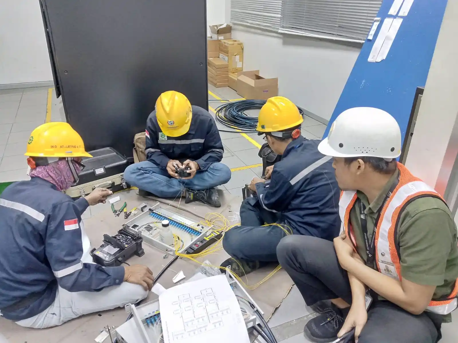 Instalasi Fiber Optic